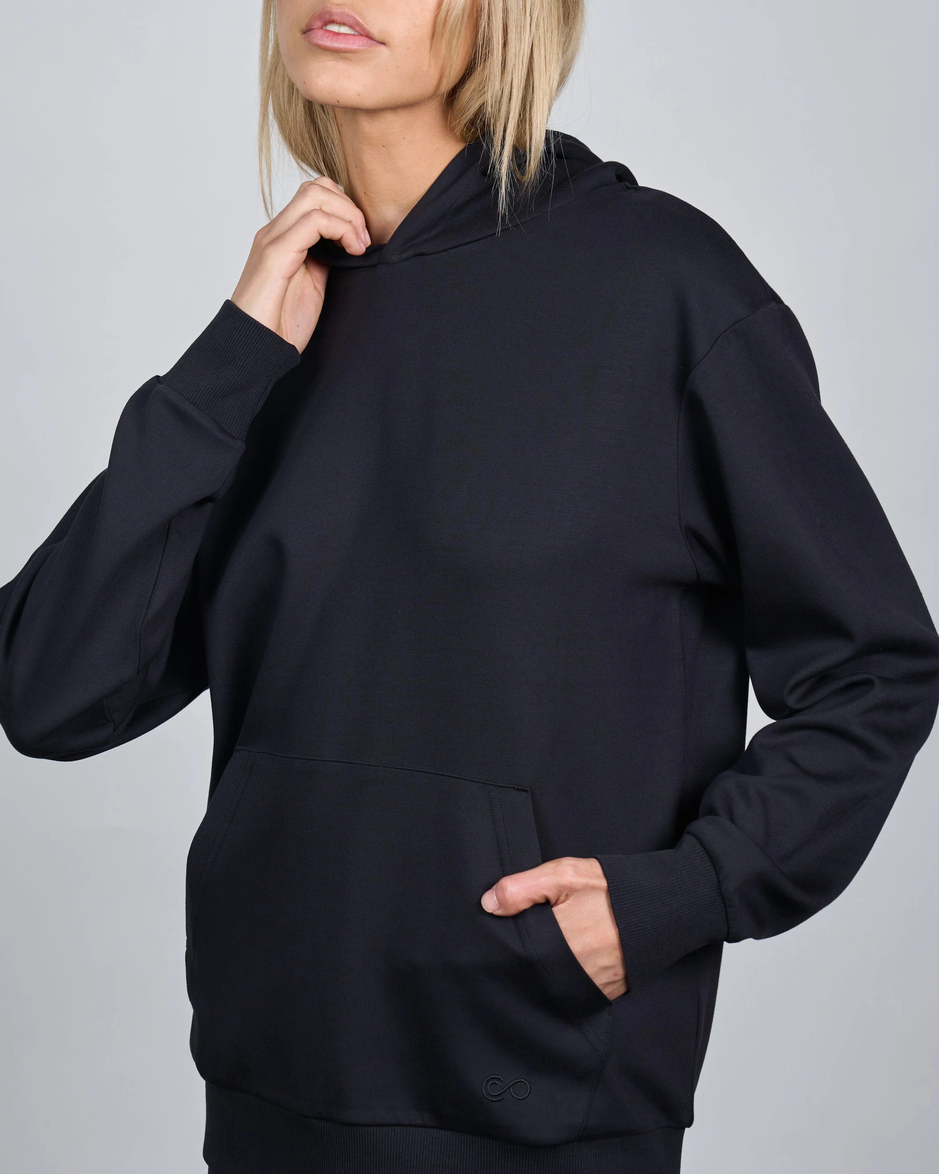 comfiknit sky hoodie black closeup women