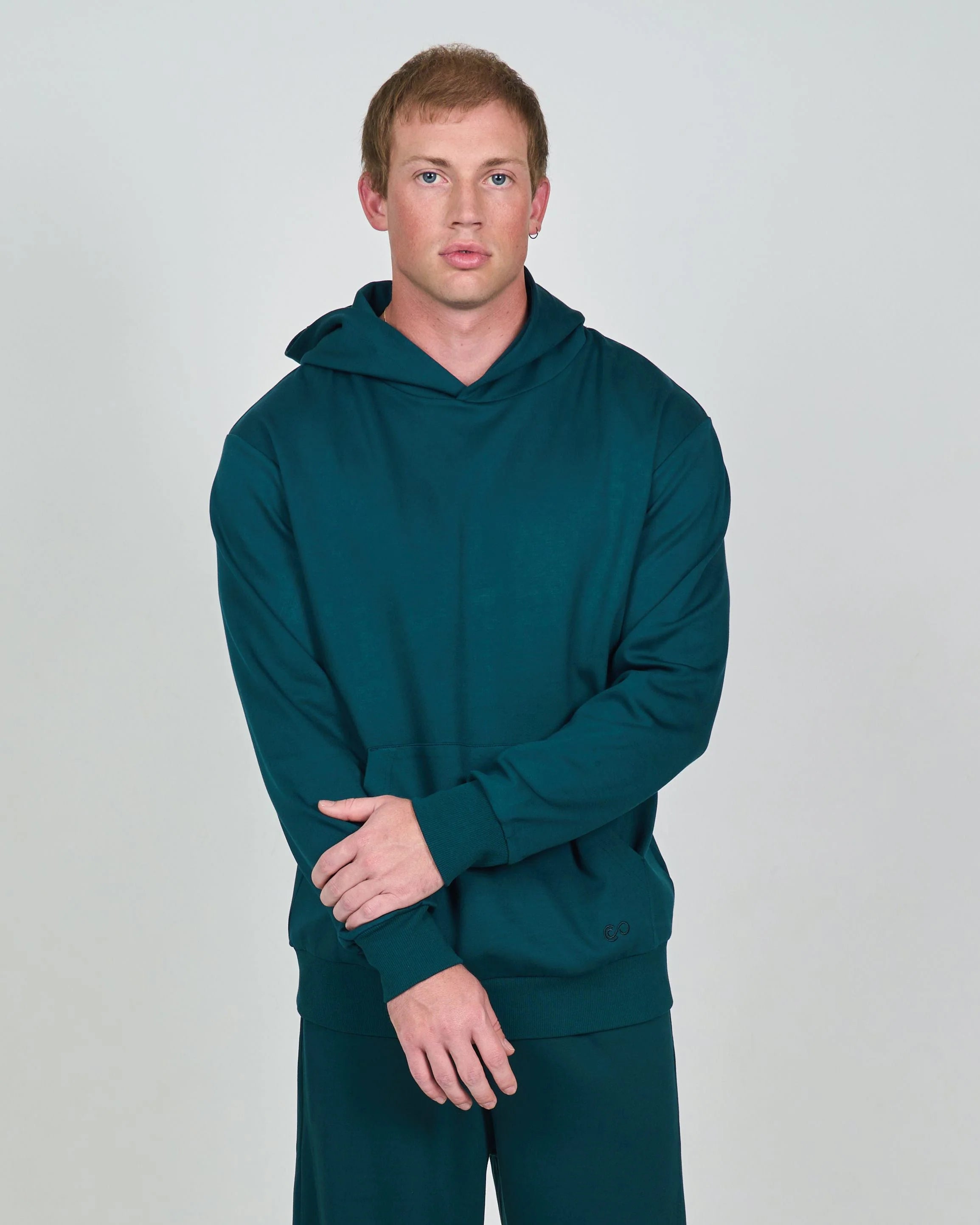 comfiknit-sky-hoodie-evergreen-front-men